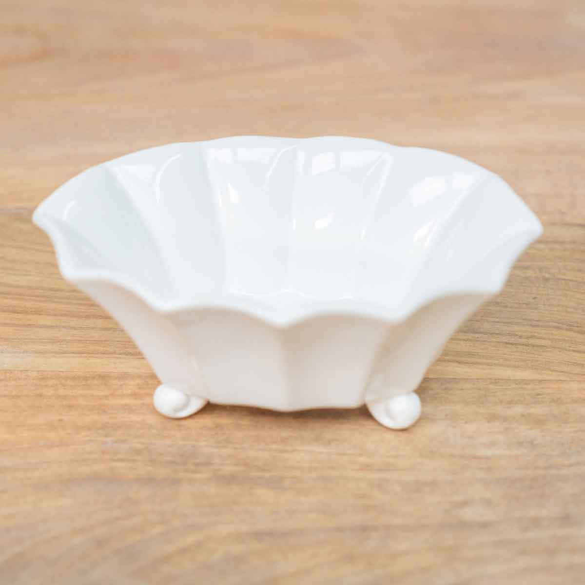 Scalloped Candy Dish   Antique White    6x2.5x3.5