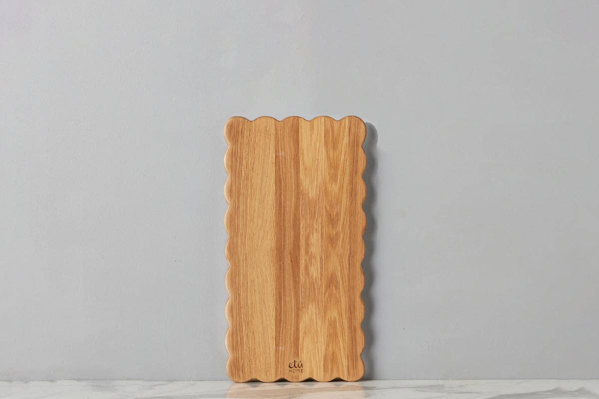 etúHOME - Scalloped Cutting Plank, Small