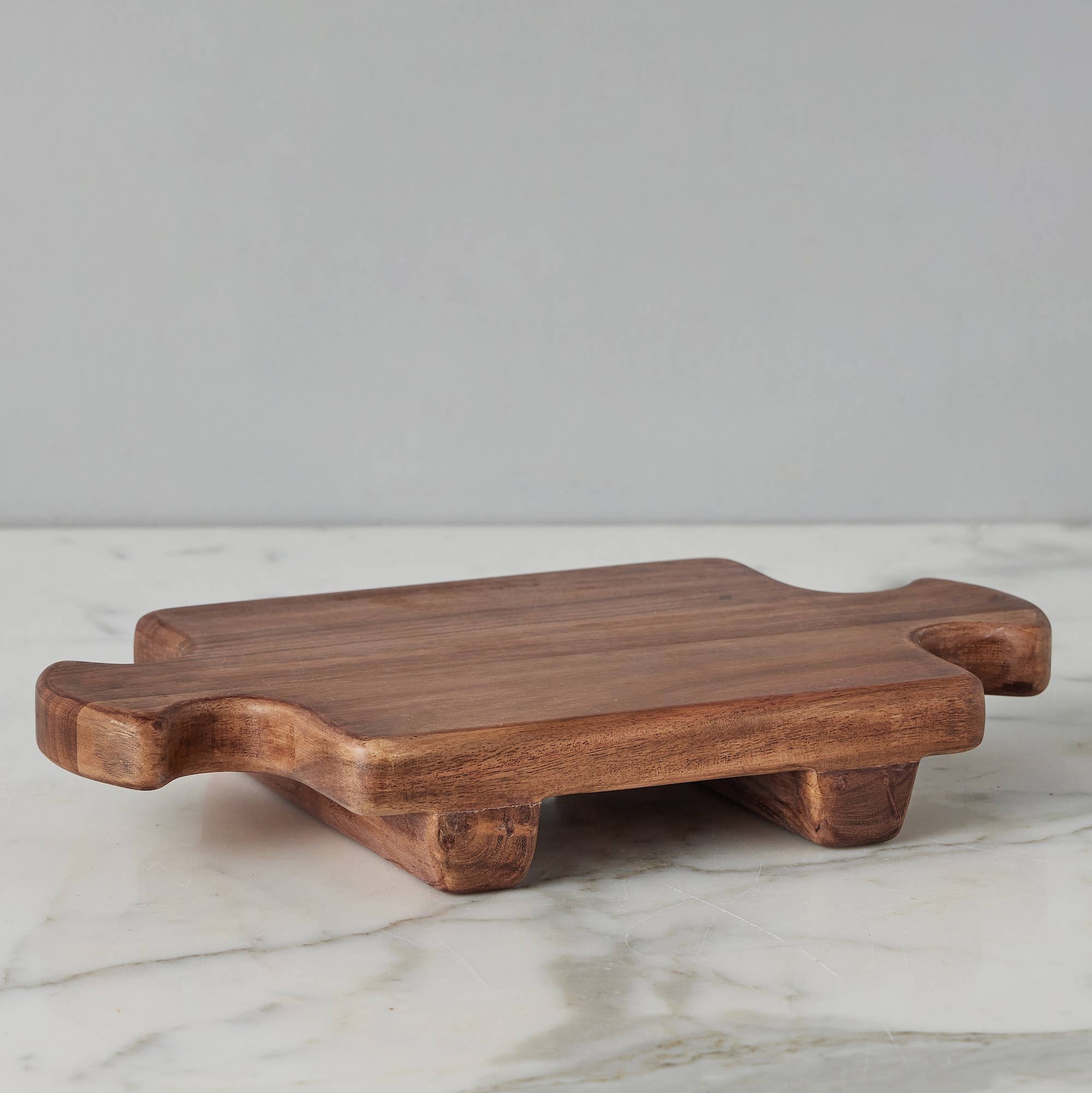 Normandy Footed Riser with Double Handles, Small