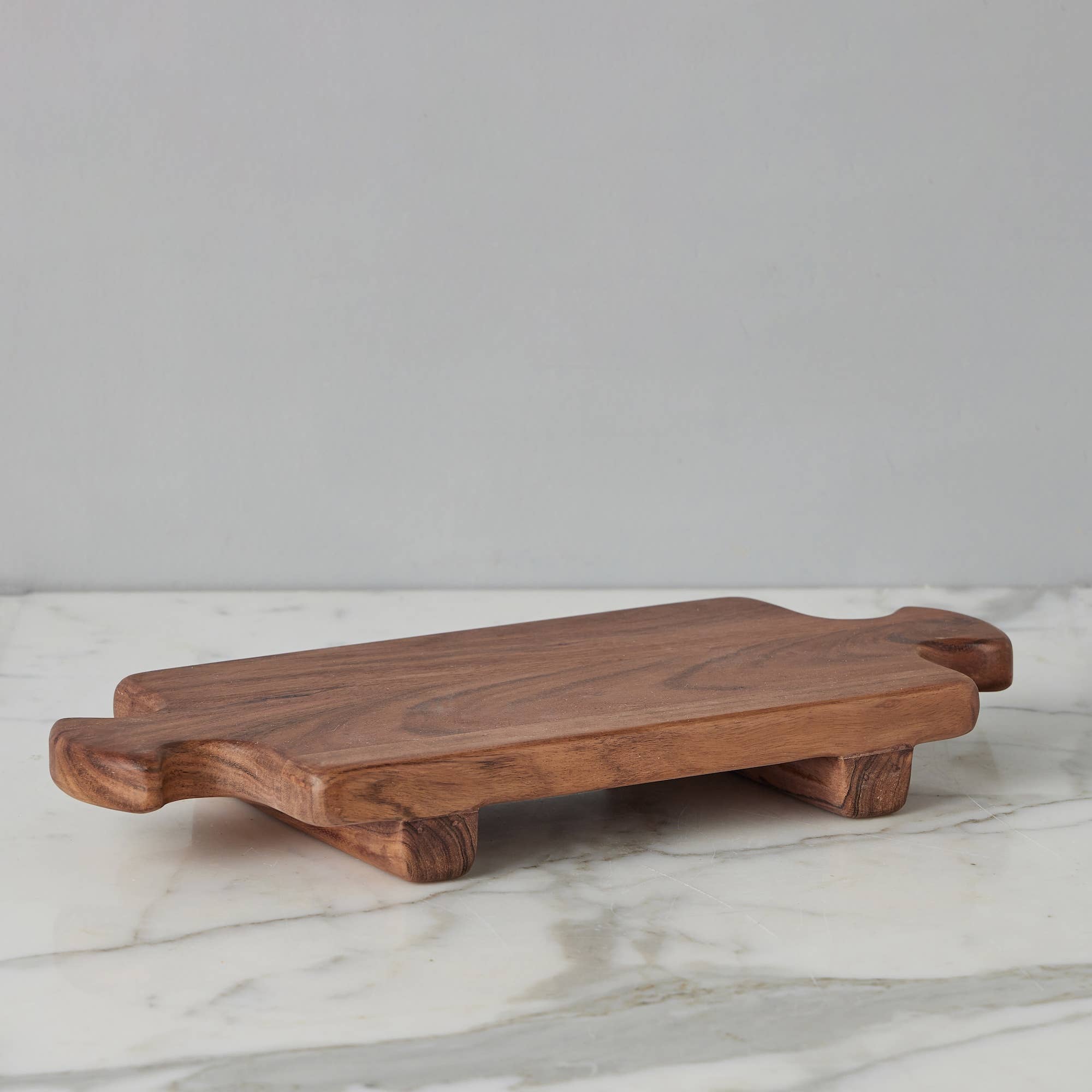 Normandy Footed Riser with Double Handles, Medium