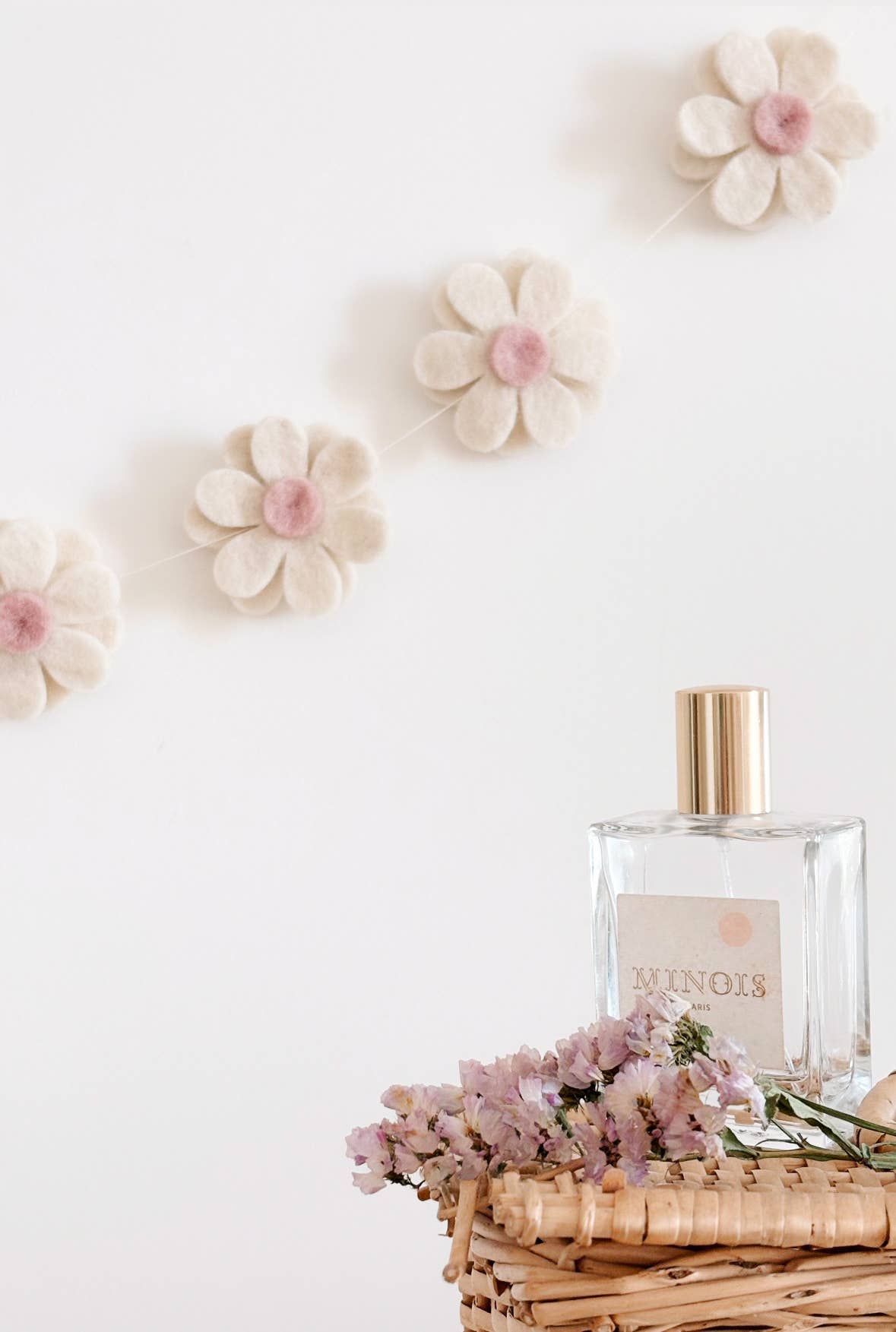 Felted Wool Flower Garland – Soft White & Pink 🌸