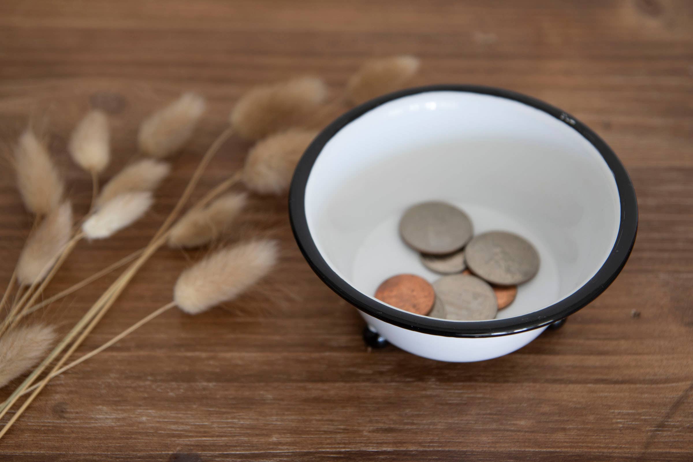 Foreside Home & Garden - Beckett White Metal Black Rim Ball Feet Jewelry Trinket Dish