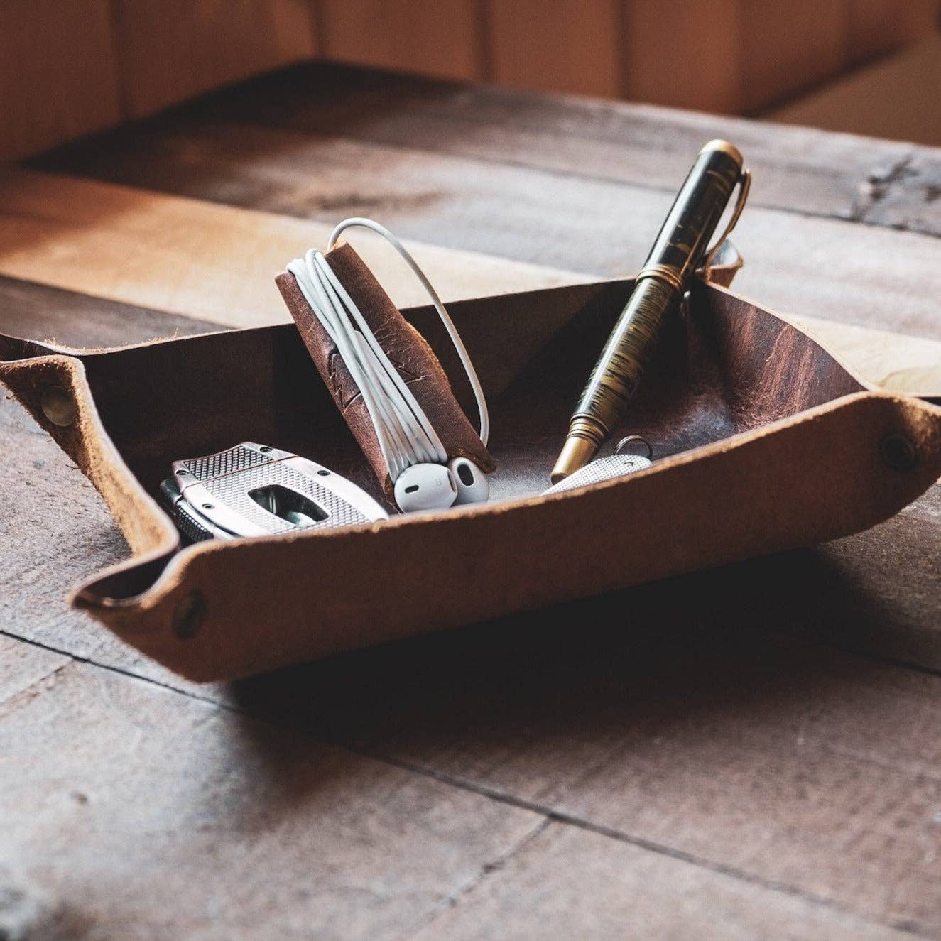 The Tumbledown | Leather valet tray: Tan Crazyhorse