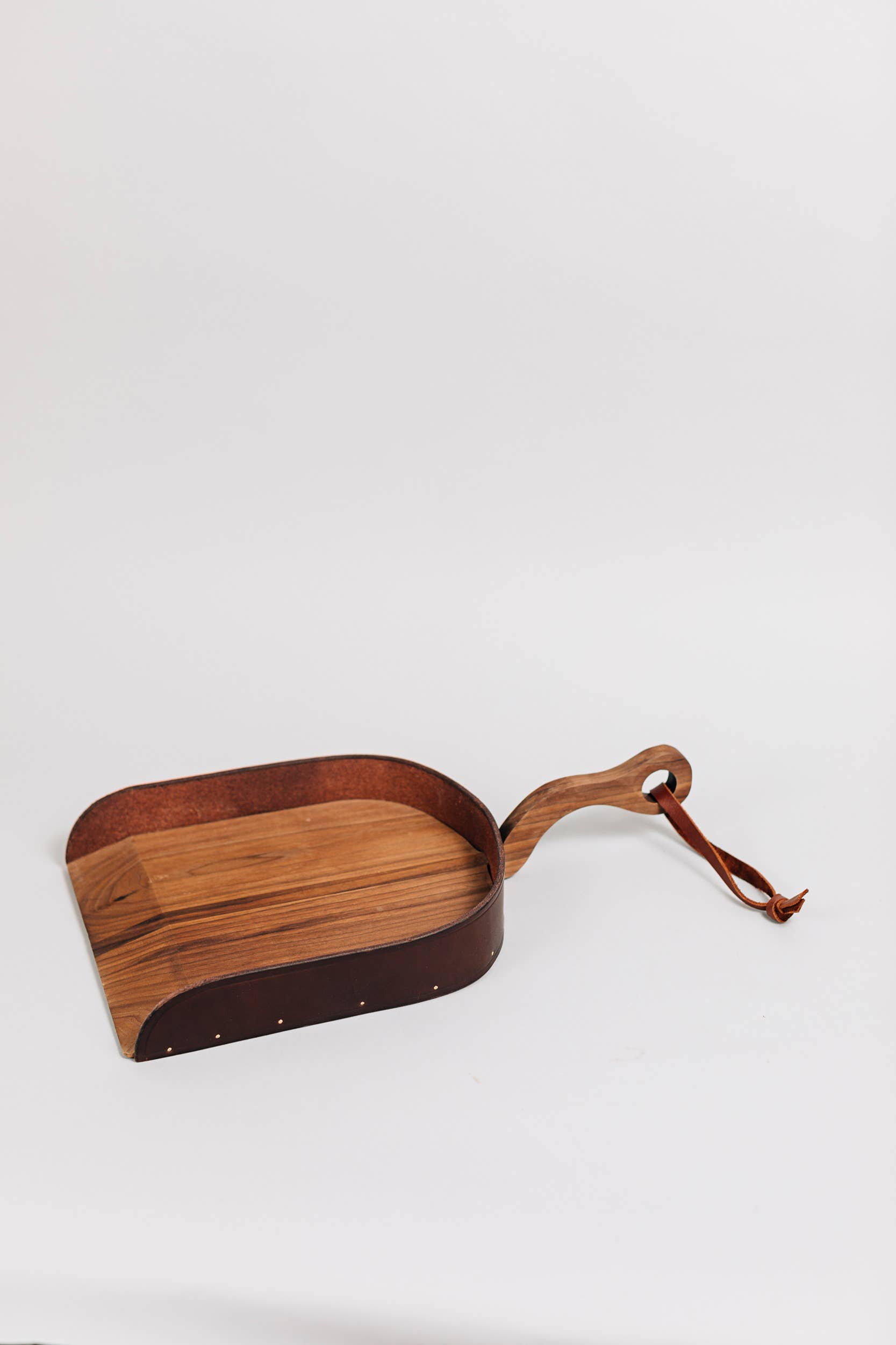 Millstream Home - The Wood and Leather Dustpan